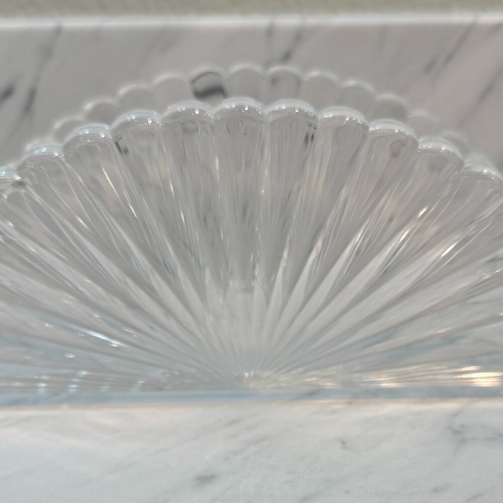 Vintage Clear Acrylic Lucite Transparent Tissue Box Holder – Footed Fan Shape, - Picture 10 of 11